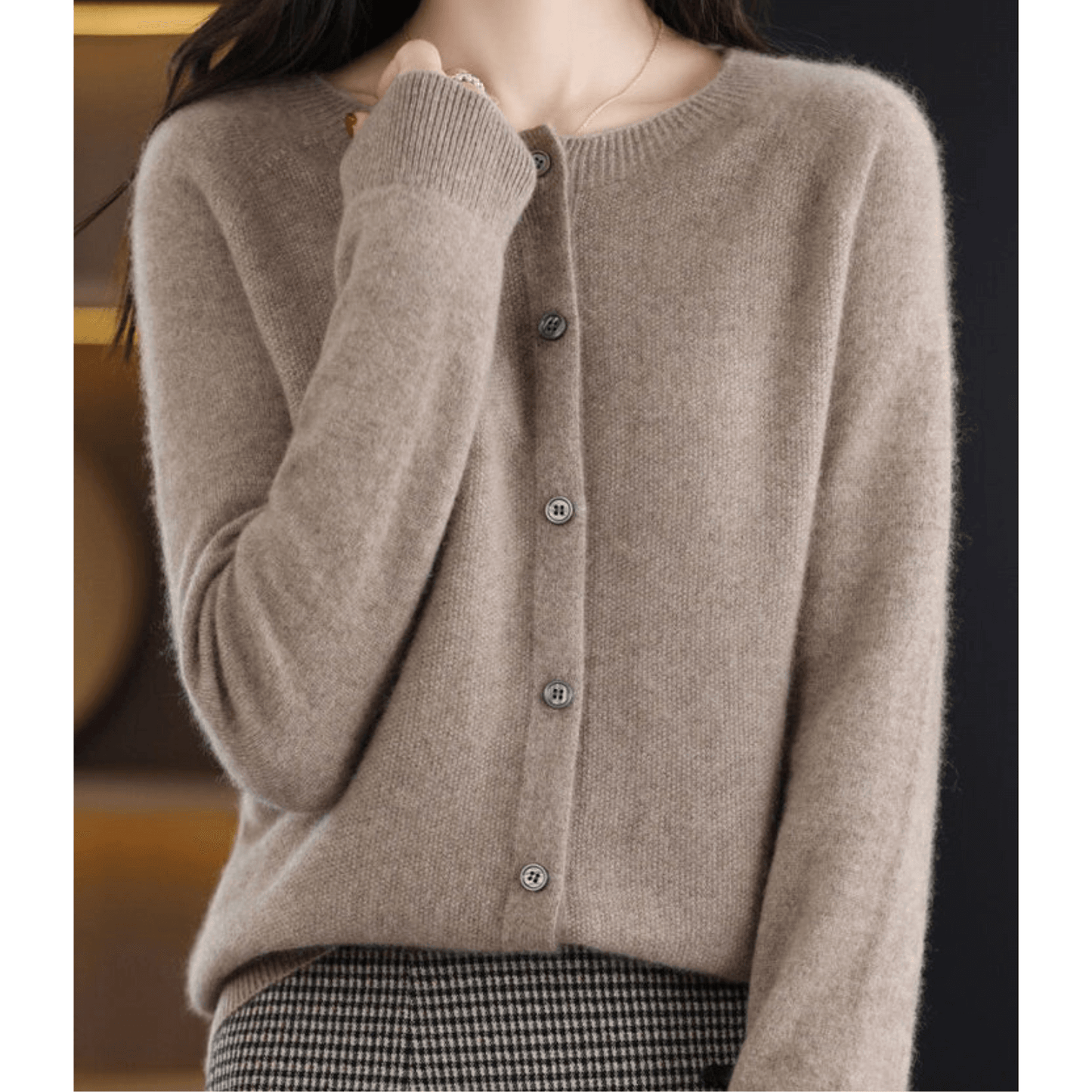 Damen Feinstrickjacke mit Rundhalsausschnitt – Wolliger Look