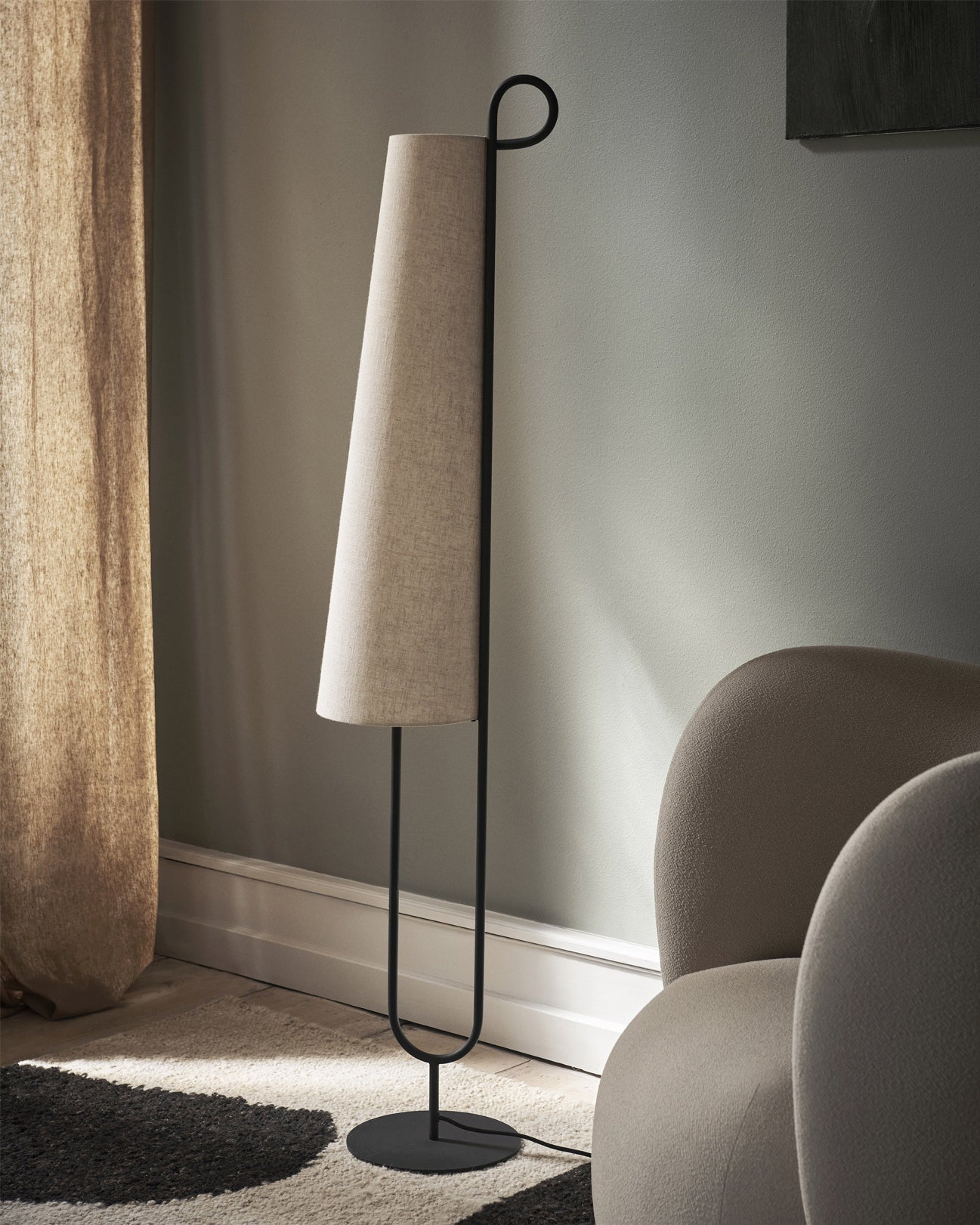 Myna Vloerlamp – Moderne Design Lamp met Stoffen Lampenkap
