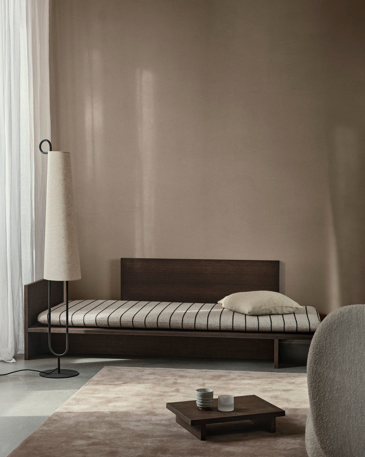 Myna Vloerlamp – Moderne Design Lamp met Stoffen Lampenkap