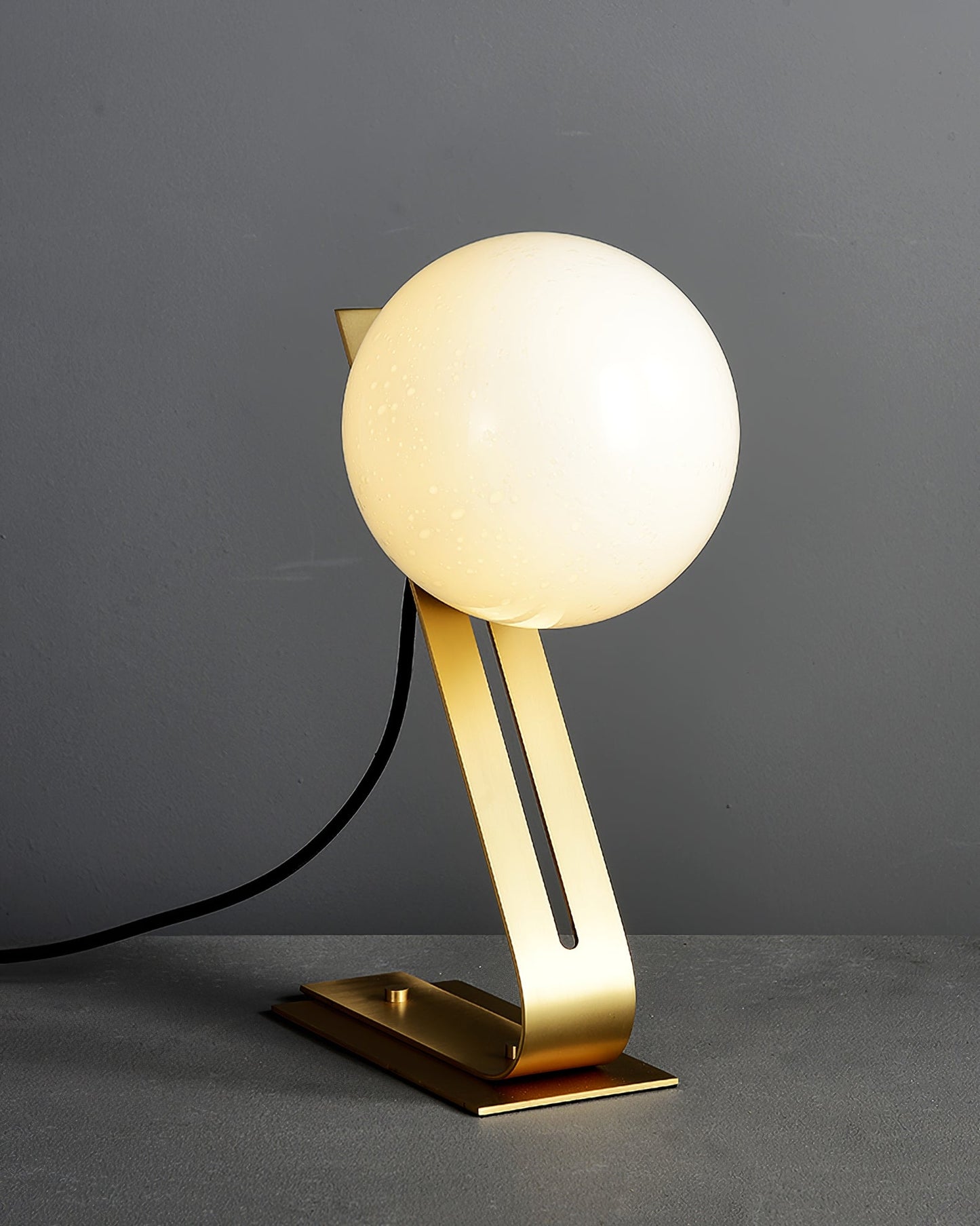 Arandela Tafellamp - Elegante Brass en Witte Glas Lamp Table lamp Myna Mode