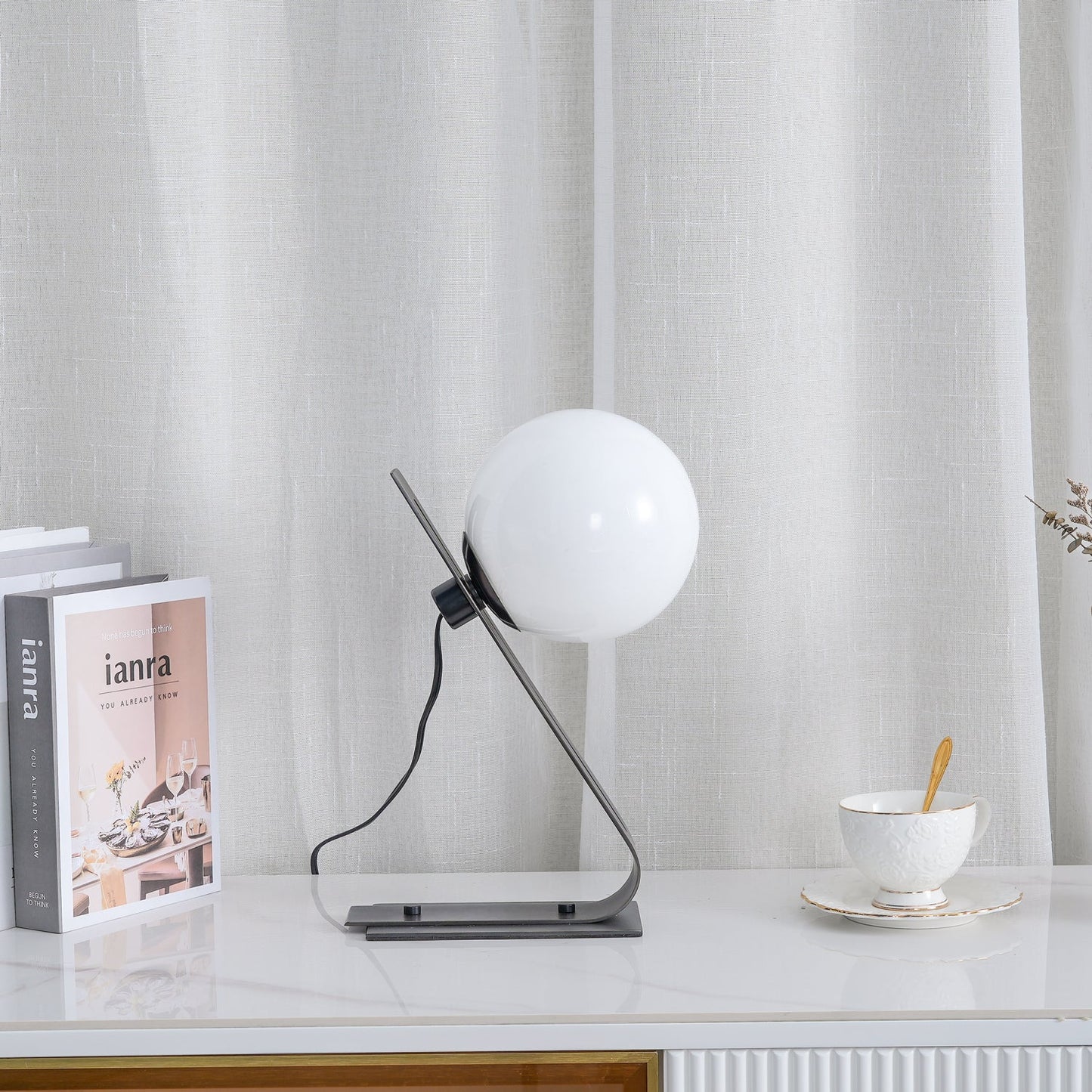 Arandela Tafellamp - Elegante Brass en Witte Glas Lamp Table lamp Myna Mode
