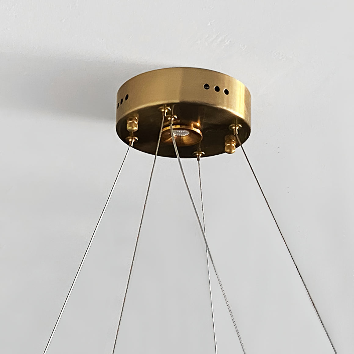 Moderne Hanglamp – Goudkleurig Metaal met Acryl Accenten