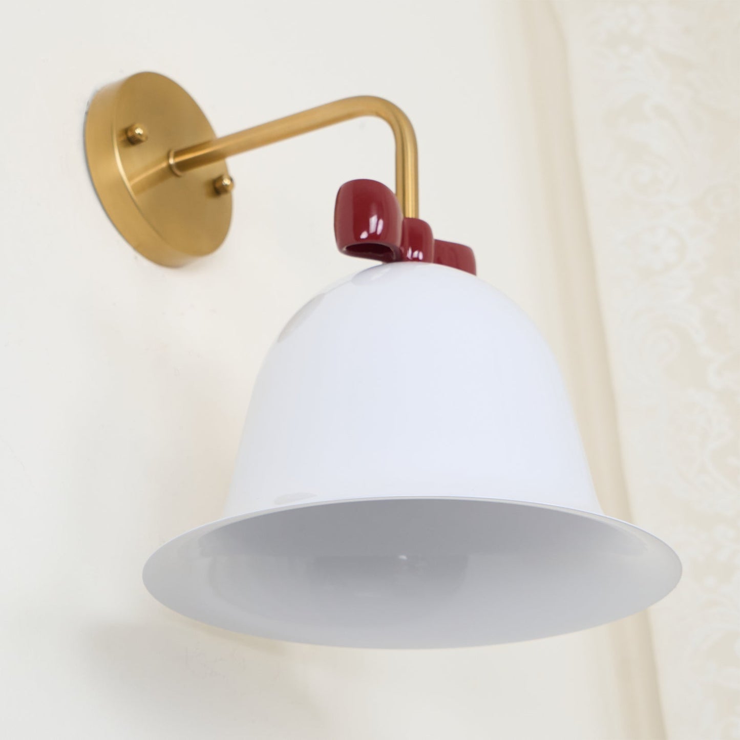 Belvormige Wandlamp – LED Muurverlichting met Speels Design voor Sfeervolle Interieurs