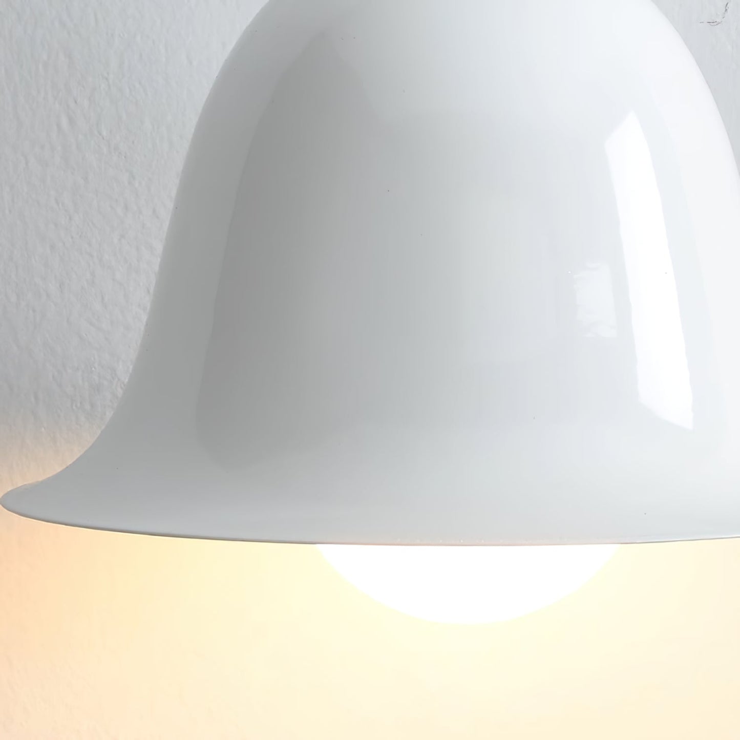 Belvormige Wandlamp – LED Muurverlichting met Speels Design voor Sfeervolle Interieurs
