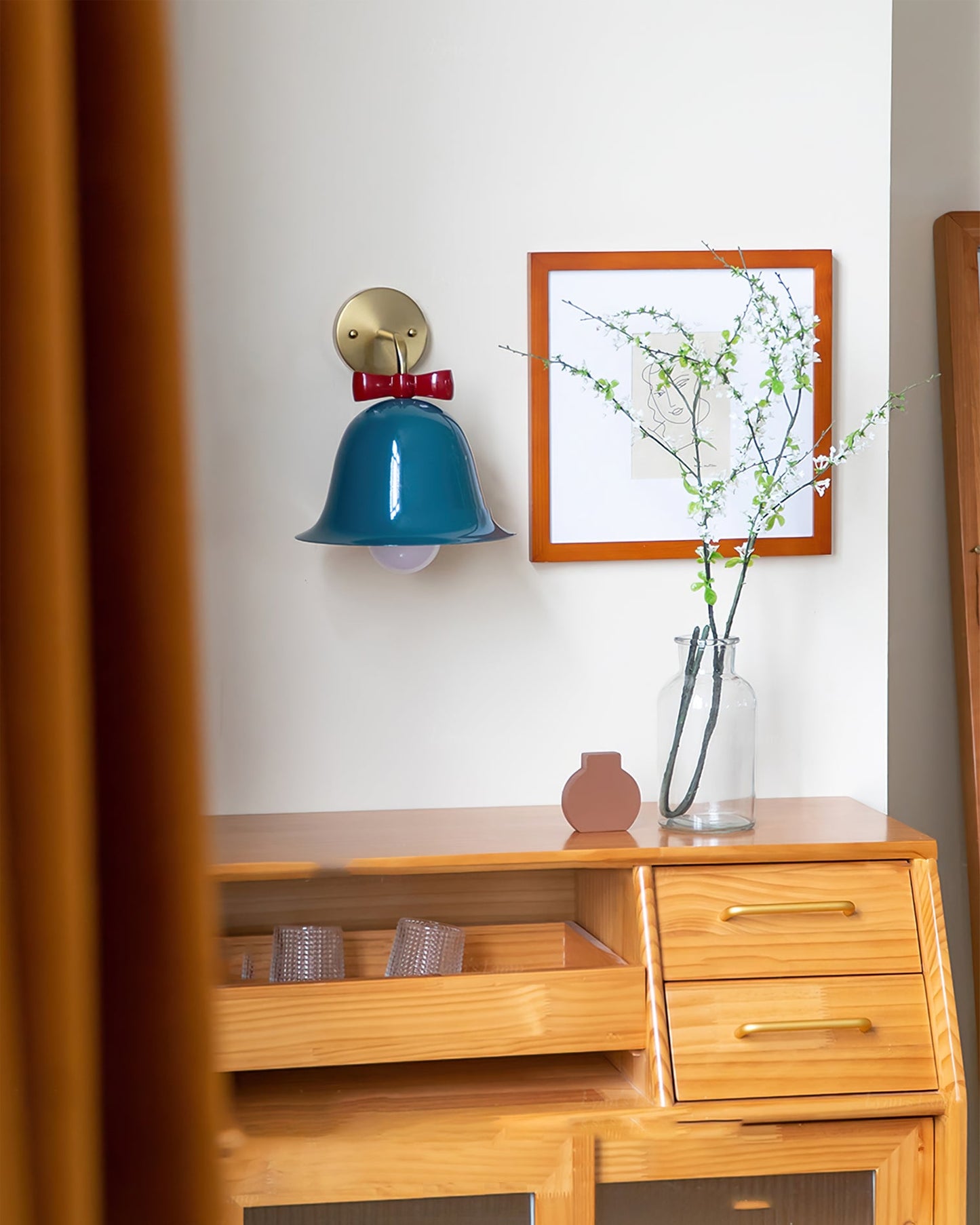 Belvormige Wandlamp – LED Muurverlichting met Speels Design voor Sfeervolle Interieurs