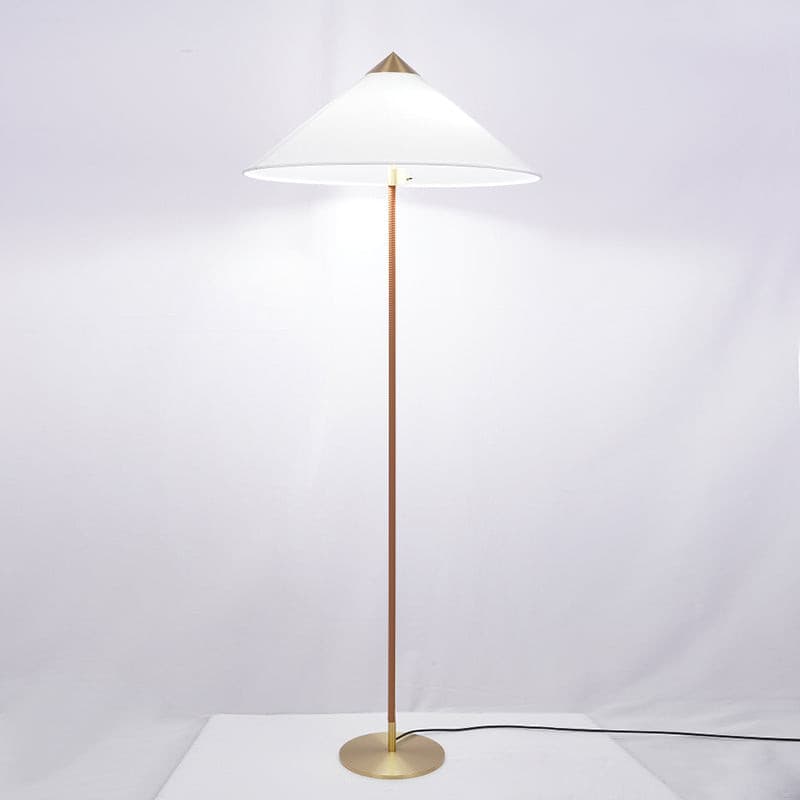 Chinese Hat Vloerlamp - Elegante Lamp met Rieten Stengel en Lichte Schaduw