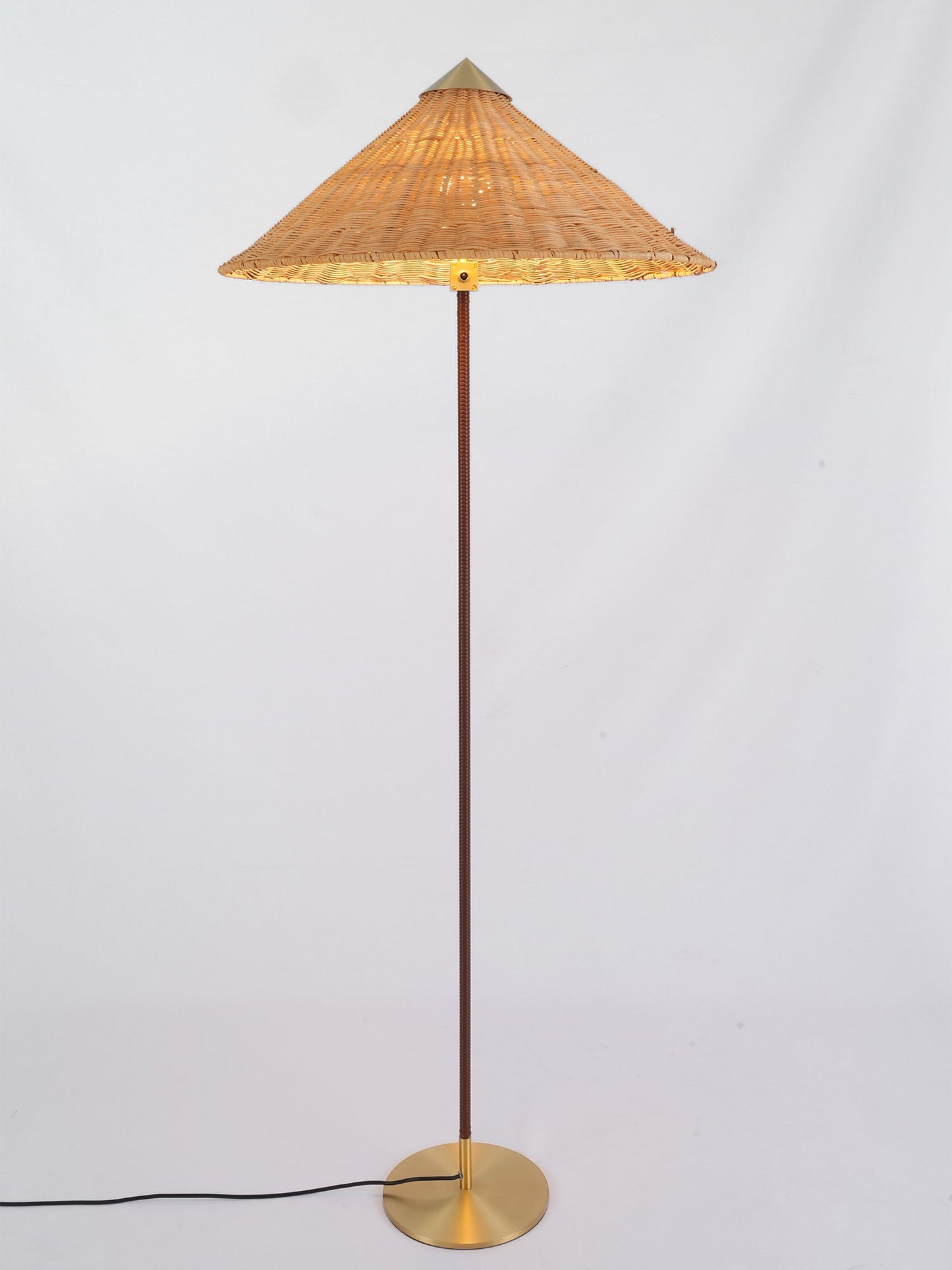 Chinese Hat Vloerlamp - Elegante Lamp met Rieten Stengel en Lichte Schaduw