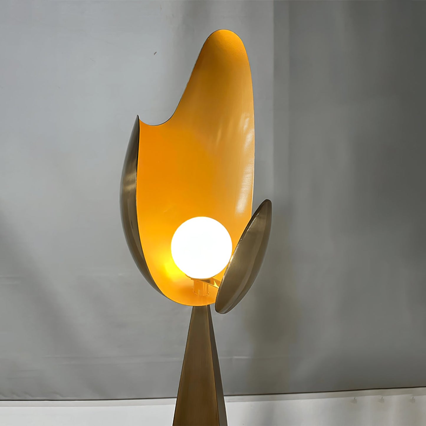 Cosmo Vloerlamp - Bronzen Afwerking - Moderne Design & Ambiance Verlichting