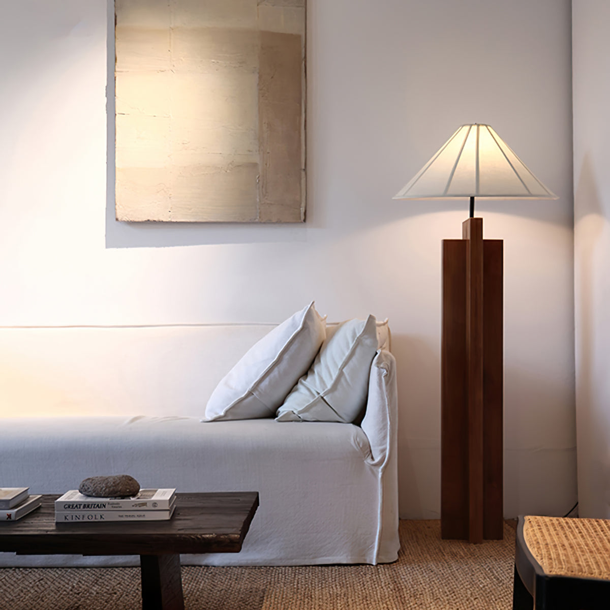 Crossbase Houten Vloerlamp – Minimalistisch Design met Natuurlijke Houten Basis en Witte Stoffen Lampenkap