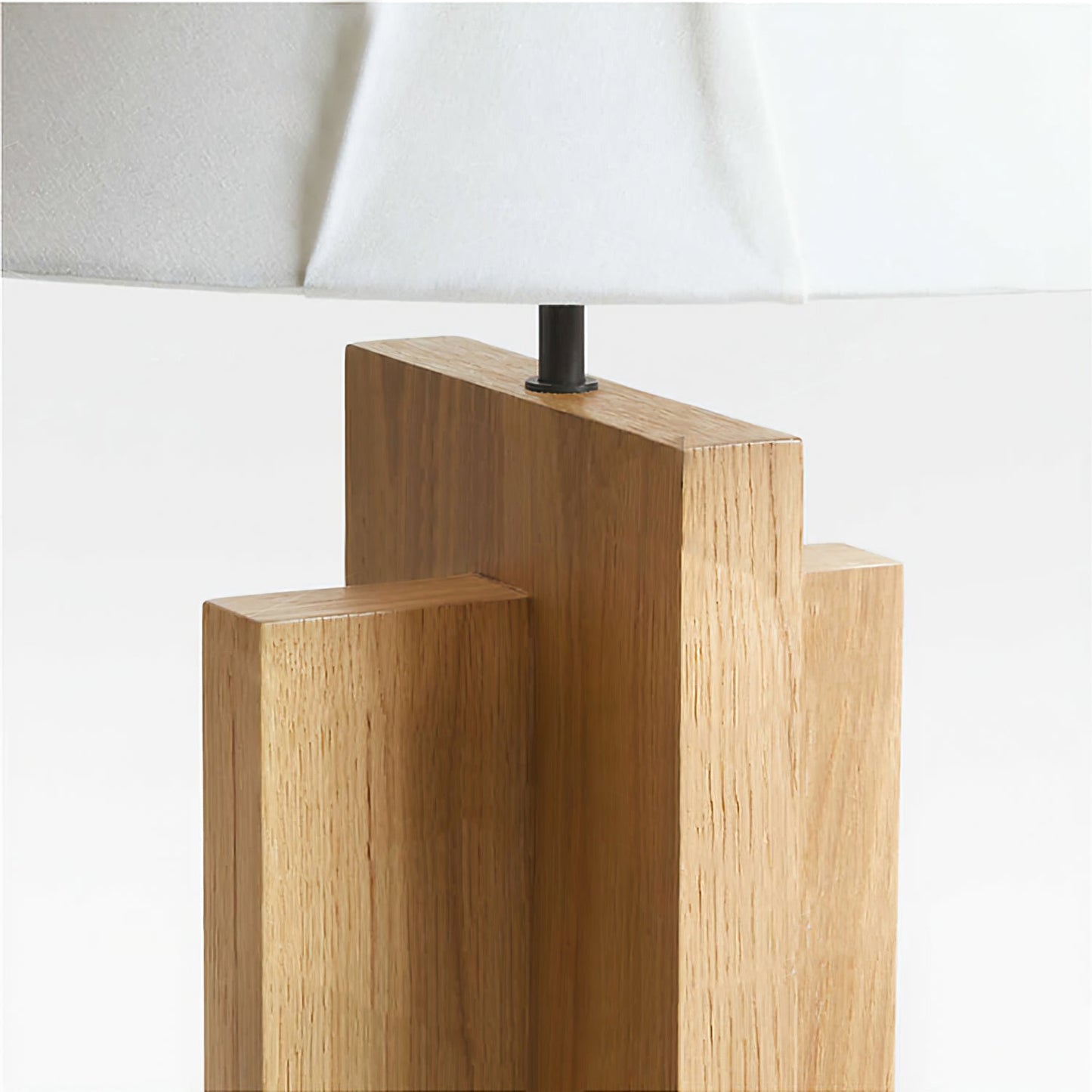 Crossbase Houten Vloerlamp – Minimalistisch Design met Natuurlijke Houten Basis en Witte Stoffen Lampenkap