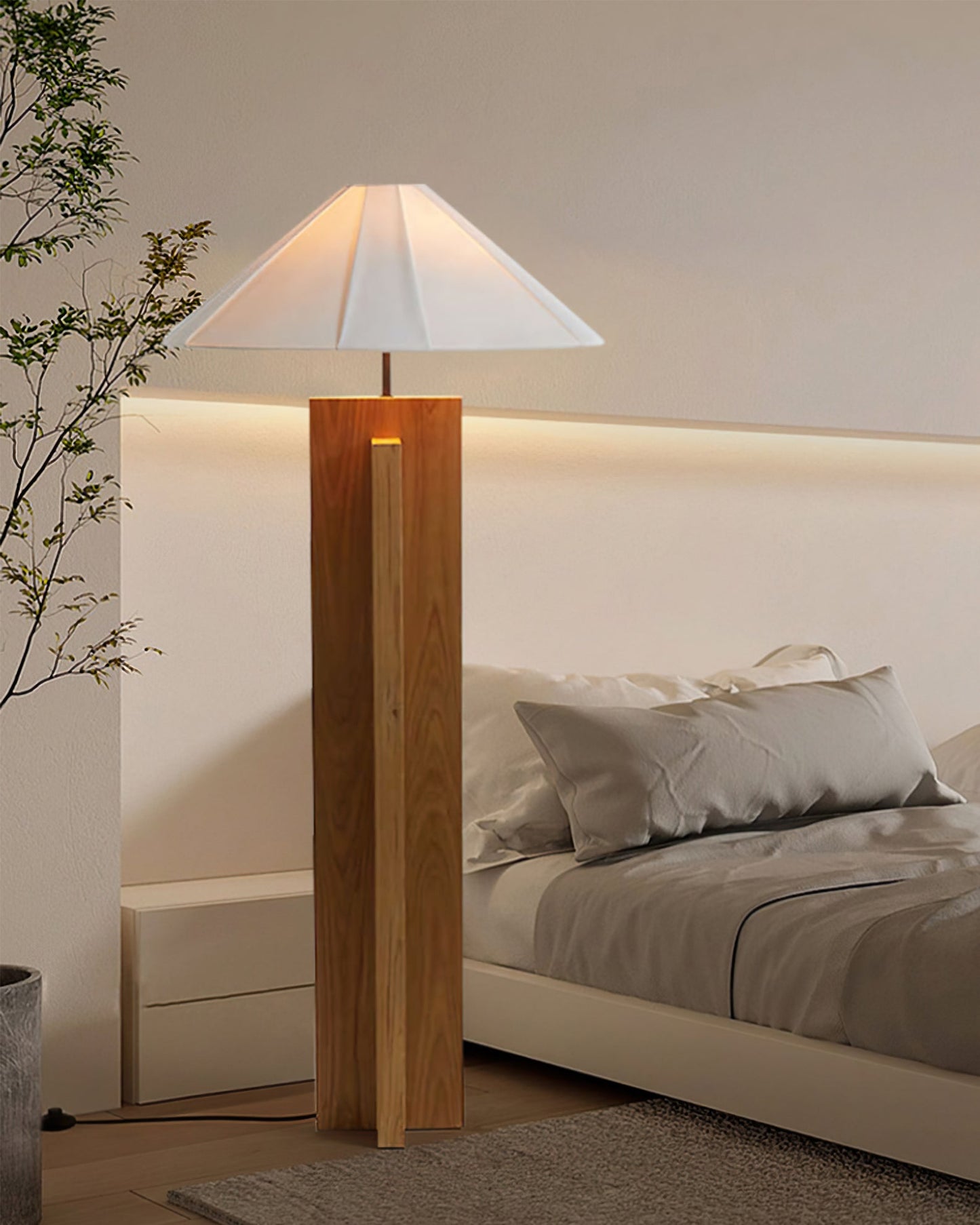 Crossbase Houten Vloerlamp – Minimalistisch Design met Natuurlijke Houten Basis en Witte Stoffen Lampenkap
