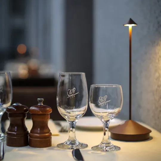 ClarityGlow - Kabellose LED-Tischlampe – Stilvoll & Wasserbeständig