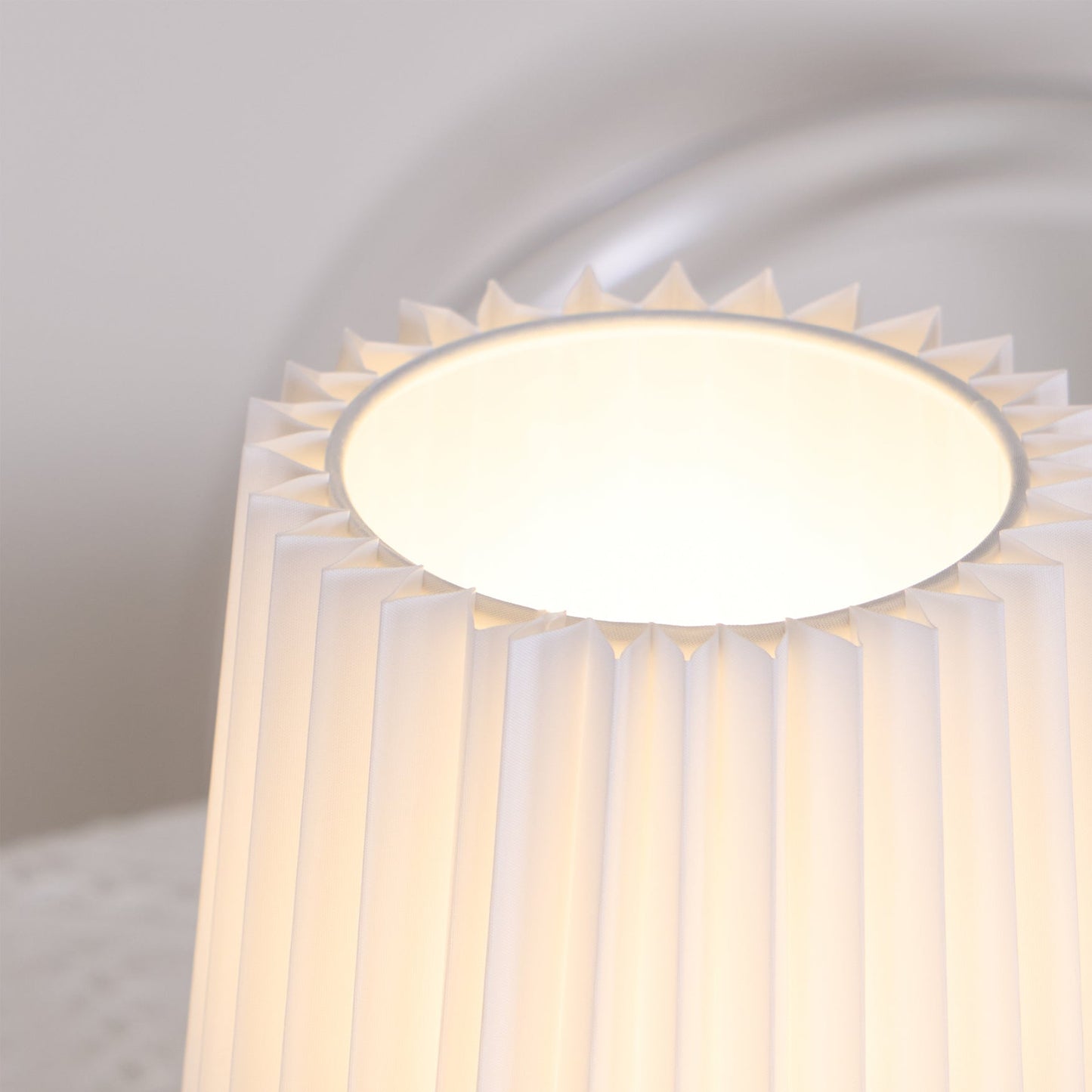 Apollo Tafellamp - Stijlvolle Keramische Lamp met Stof, Moderne Verlichting voor Binnen