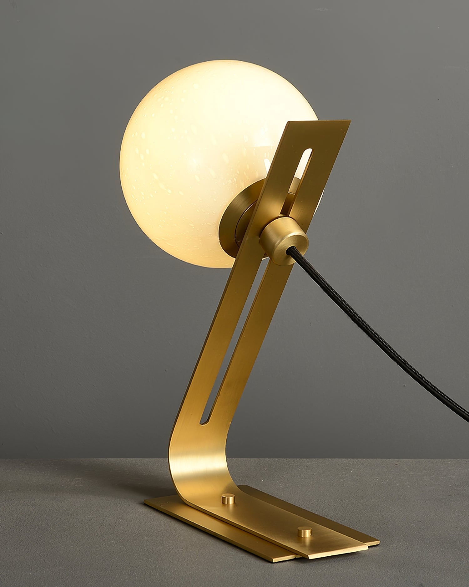 Arandela Tafellamp - Elegante Brass en Witte Glas Lamp Table lamp Myna Mode