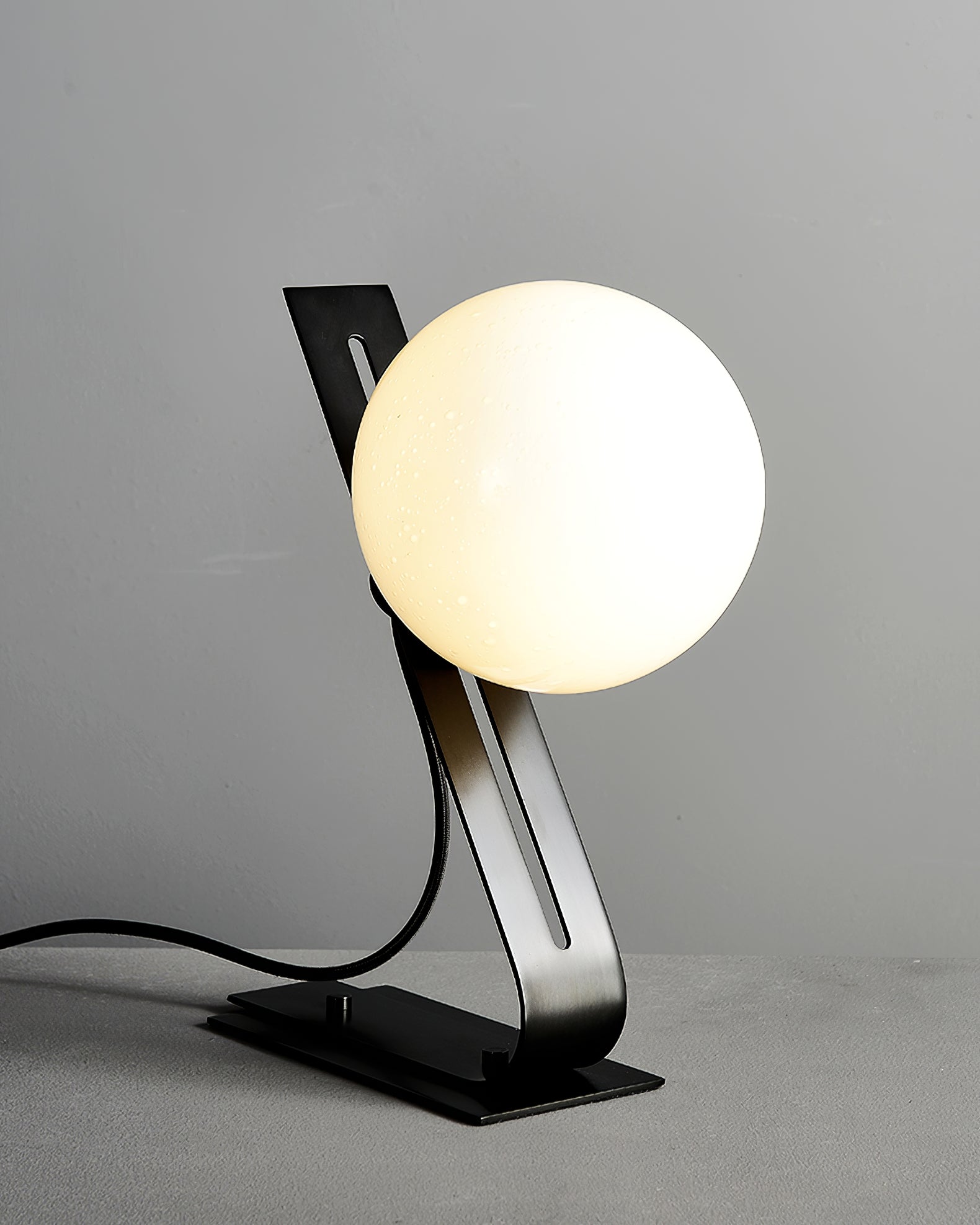 Arandela Tafellamp - Elegante Brass en Witte Glas Lamp Table lamp Myna Mode