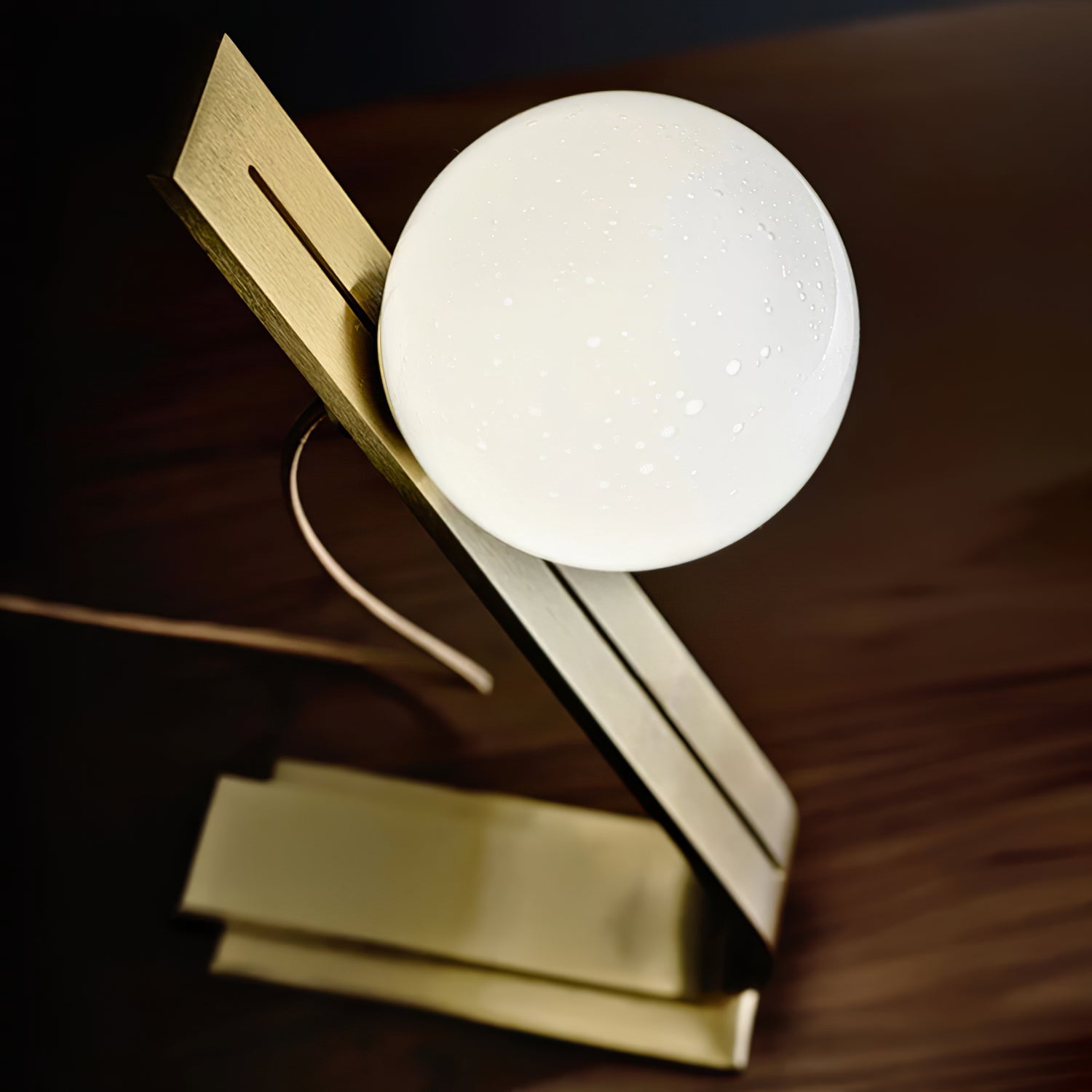 Arandela Tafellamp - Elegante Brass en Witte Glas Lamp Table lamp Myna Mode