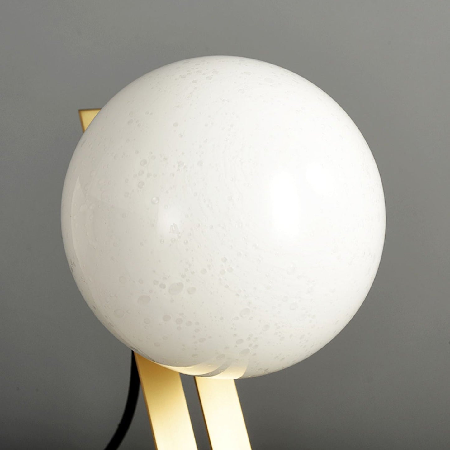 Arandela Tafellamp - Elegante Brass en Witte Glas Lamp Table lamp Myna Mode