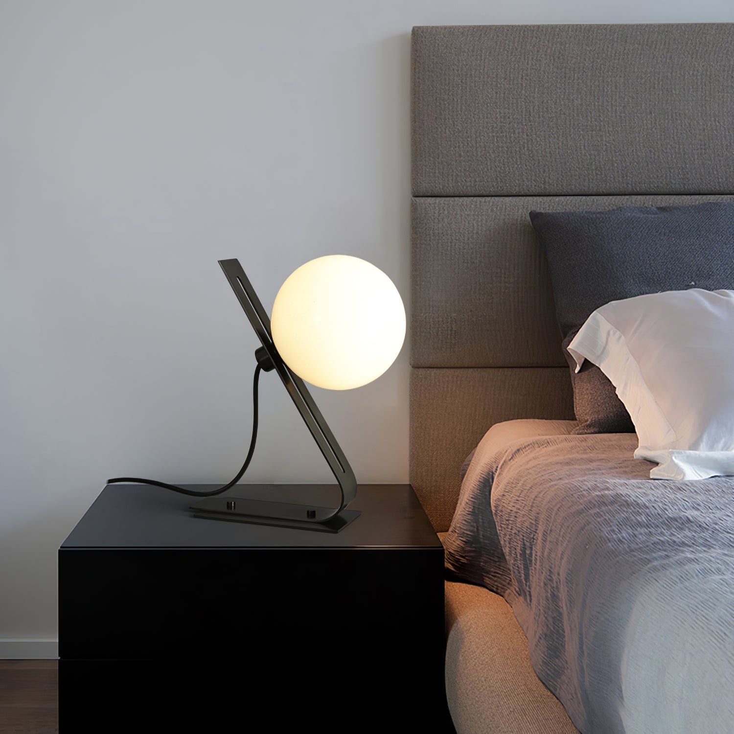 Arandela Tafellamp - Elegante Brass en Witte Glas Lamp Table lamp Myna Mode