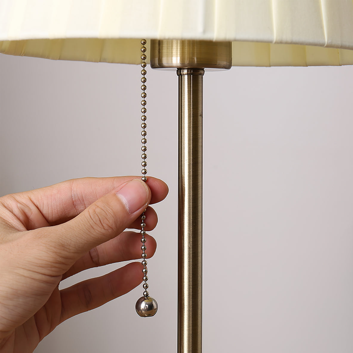 Arstid Tafel Lamp | Stijlvolle Metaal & Stof Lamp met Geel Plissé Lampenkap