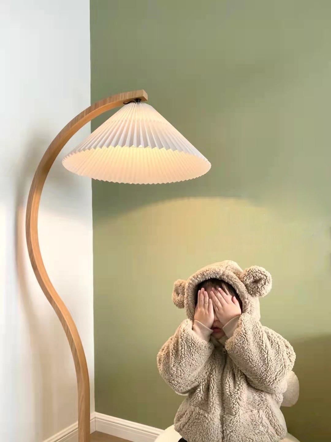 Caprani | Vloerlamp met Houten Standaard en Linnen Lampenkap