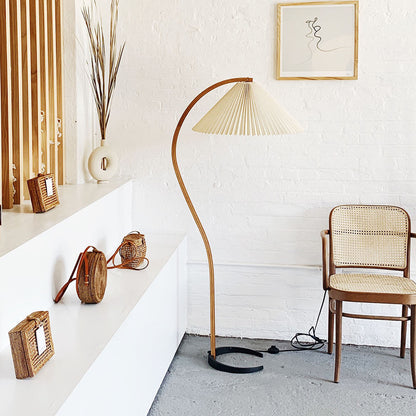 Caprani | Vloerlamp met Houten Standaard en Linnen Lampenkap