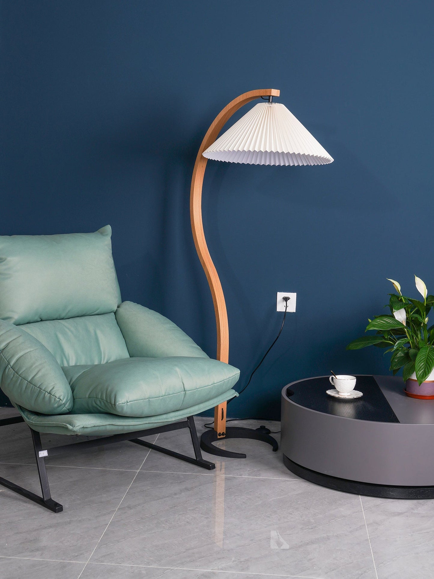 Caprani | Vloerlamp met Houten Standaard en Linnen Lampenkap