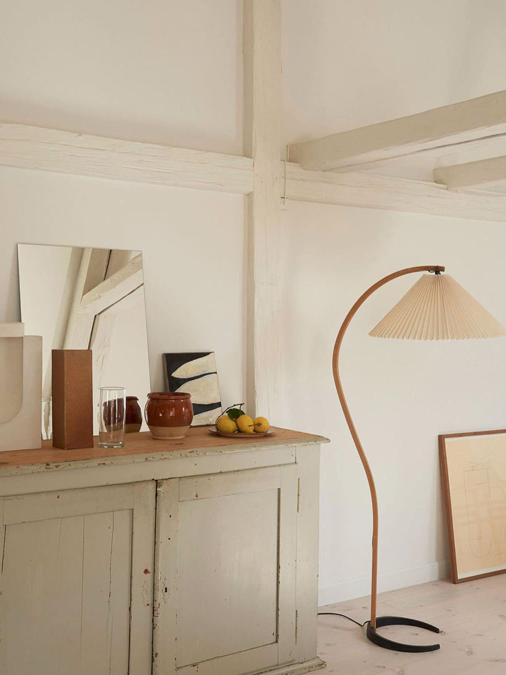 Caprani | Vloerlamp met Houten Standaard en Linnen Lampenkap