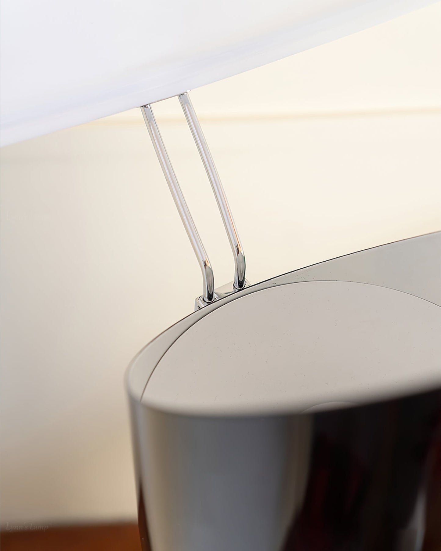 Ciot Vloerlamp - Sculpturale Design Lamp met Lucite Stam en Grote Lampenkap