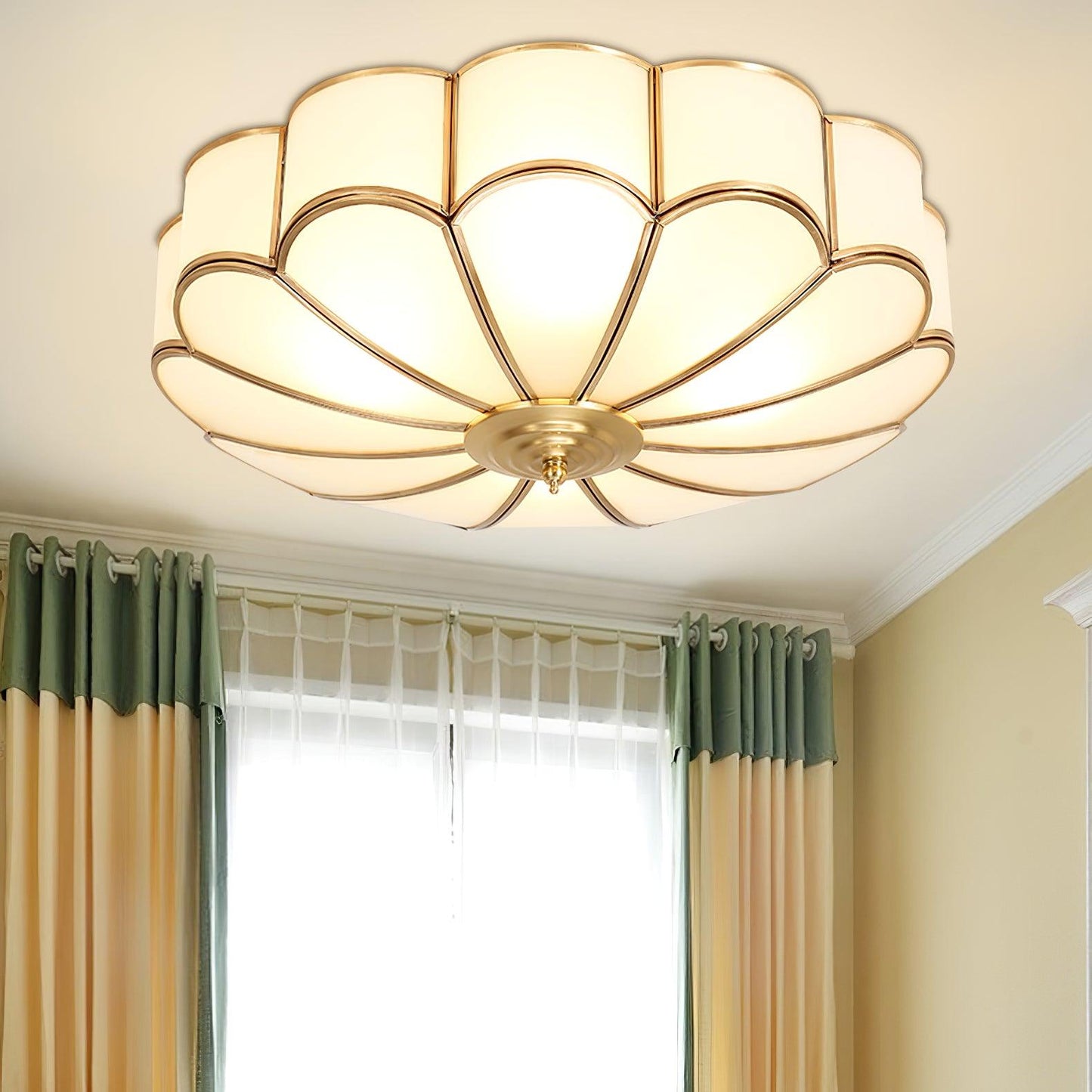 Inbouw Plafondlamp van Glas in Bloemvorm – Messing Afwerking met Luxe Postmoderne Stijl