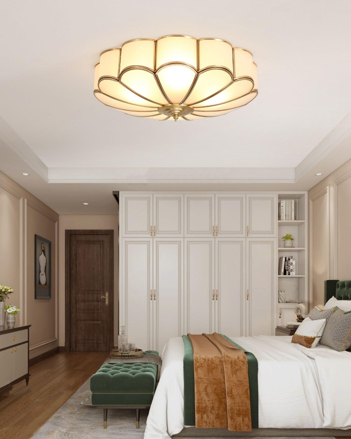 Inbouw Plafondlamp van Glas in Bloemvorm – Messing Afwerking met Luxe Postmoderne Stijl