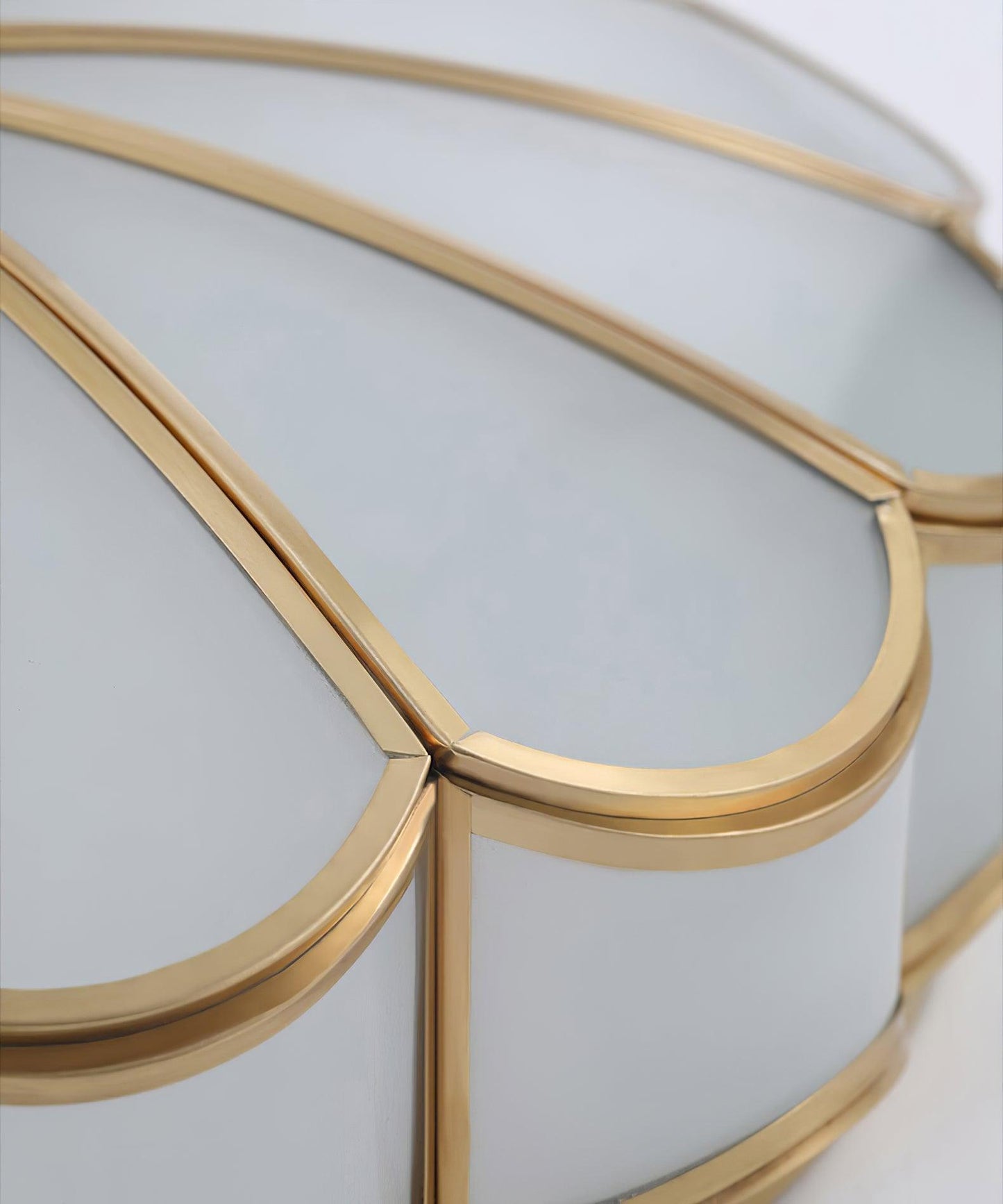 Inbouw Plafondlamp van Glas in Bloemvorm – Messing Afwerking met Luxe Postmoderne Stijl