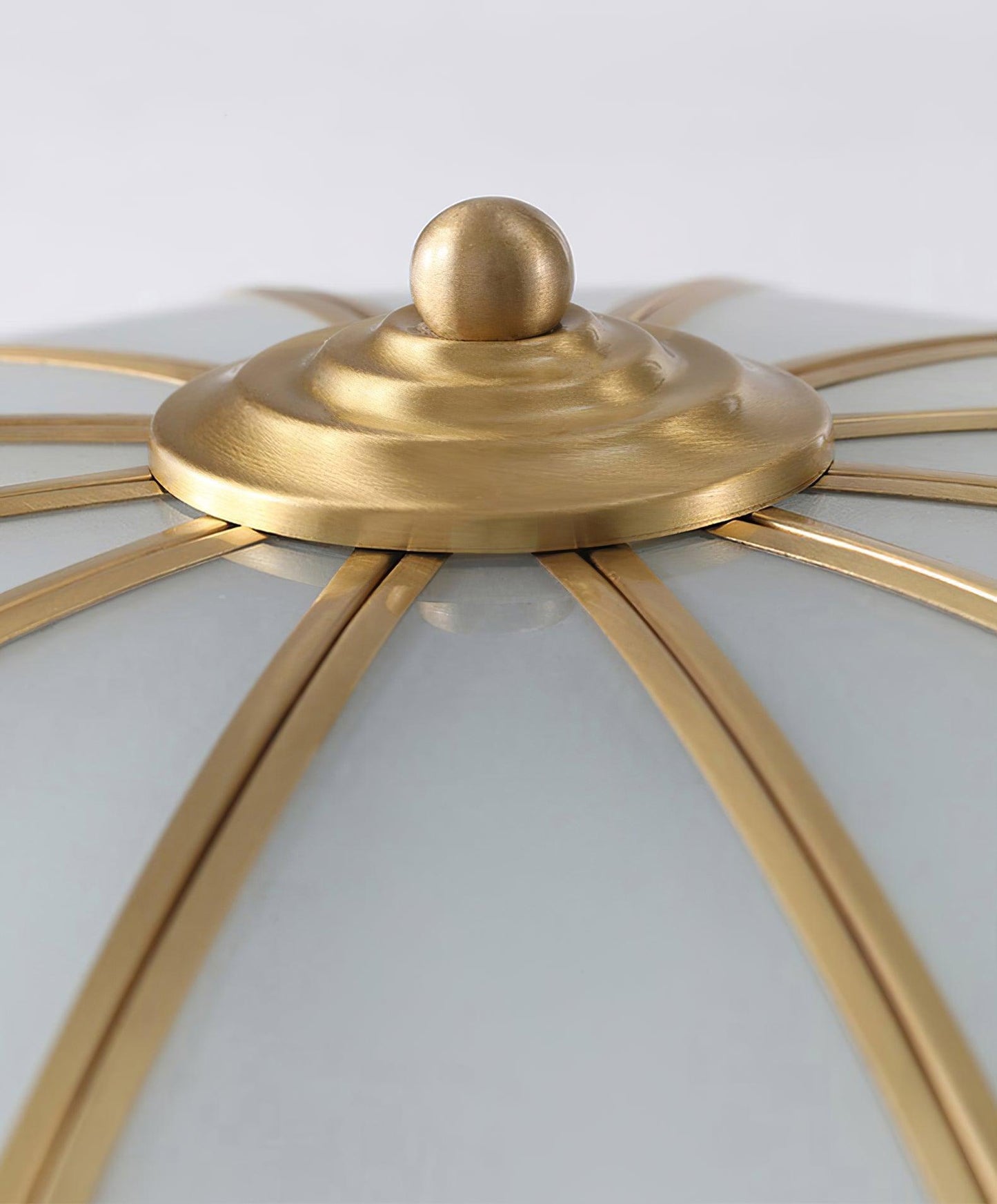 Inbouw Plafondlamp van Glas in Bloemvorm – Messing Afwerking met Luxe Postmoderne Stijl