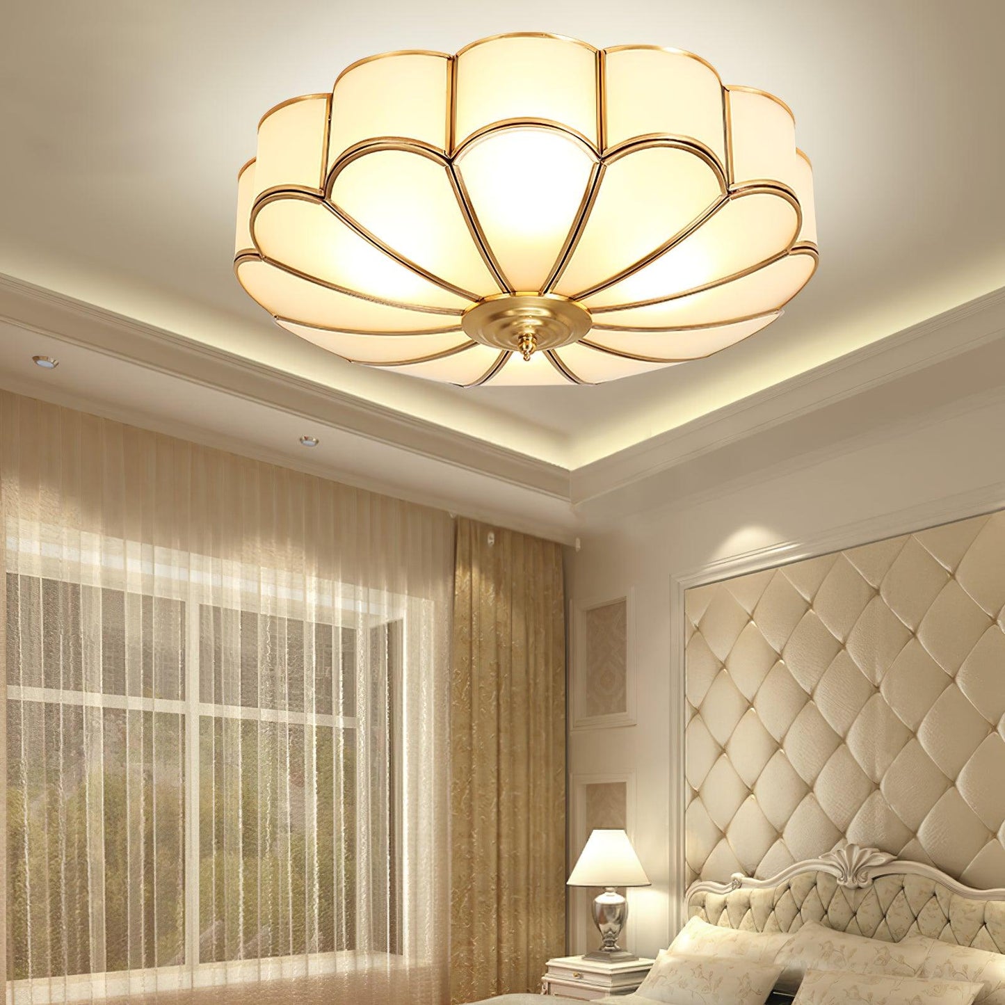 Inbouw Plafondlamp van Glas in Bloemvorm – Messing Afwerking met Luxe Postmoderne Stijl