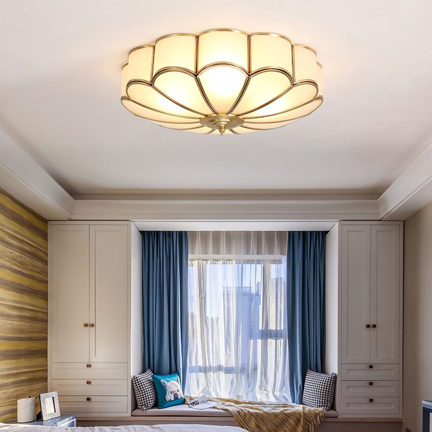 Inbouw Plafondlamp van Glas in Bloemvorm – Messing Afwerking met Luxe Postmoderne Stijl
