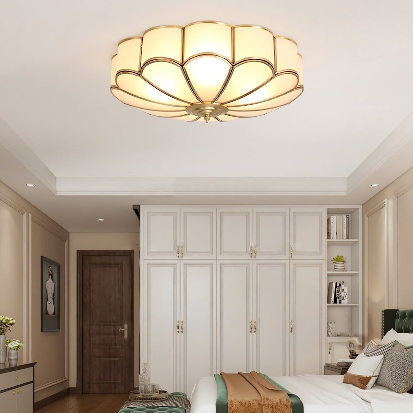 Inbouw Plafondlamp van Glas in Bloemvorm – Messing Afwerking met Luxe Postmoderne Stijl
