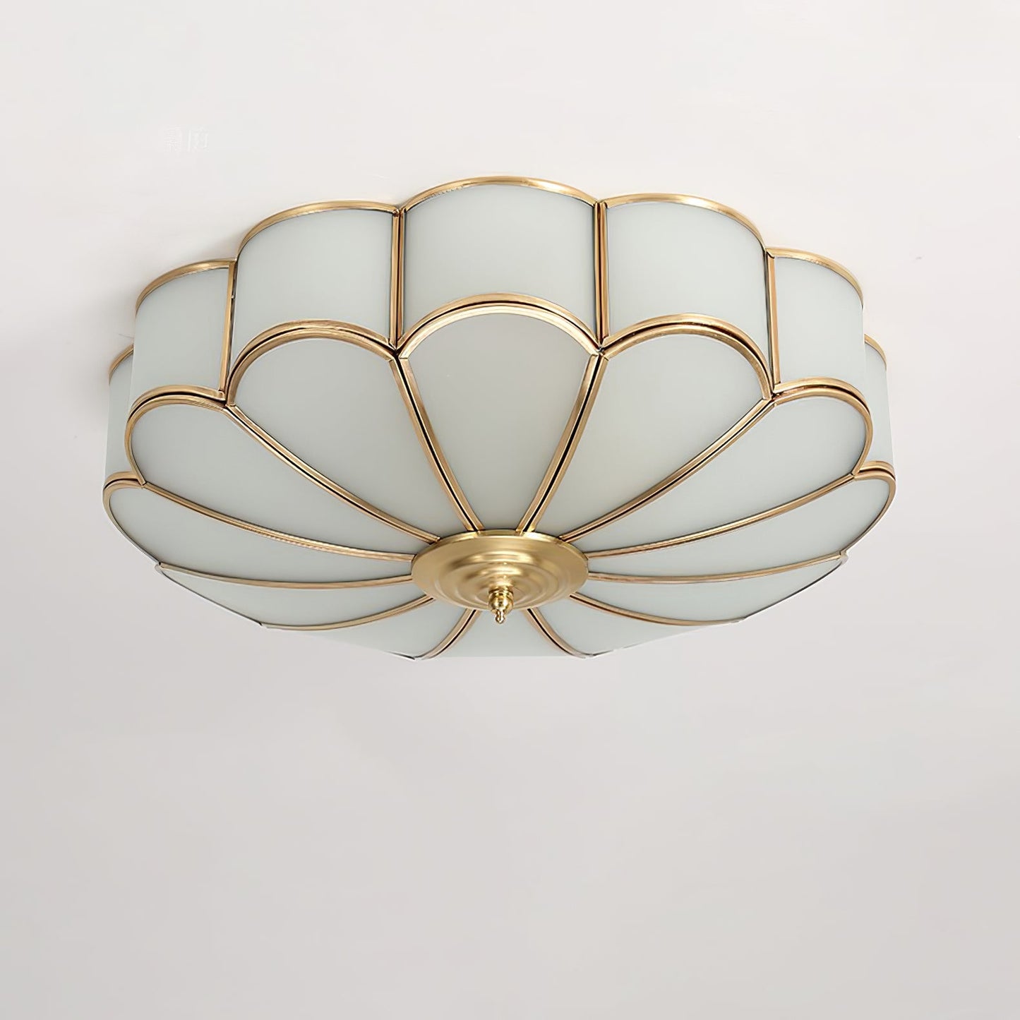 Inbouw Plafondlamp van Glas in Bloemvorm – Messing Afwerking met Luxe Postmoderne Stijl
