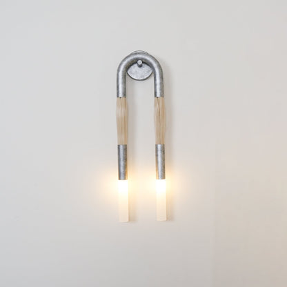 Horsehair Wandlamp – Elegante Wandverlichting met Kwast van Ijzer en Glas