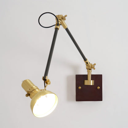 Kane Wandlamp met Zwenkarm – Houten Wandlamp met Messing Afwerking