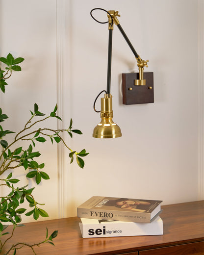 Kane Wandlamp met Zwenkarm – Houten Wandlamp met Messing Afwerking