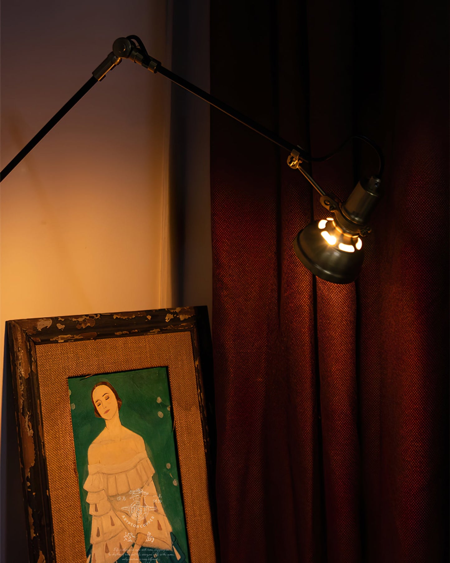 Kane Wandlamp met Zwenkarm – Houten Wandlamp met Messing Afwerking