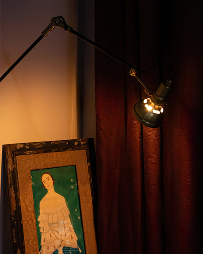 Kane Wandlamp met Zwenkarm – Houten Wandlamp met Messing Afwerking