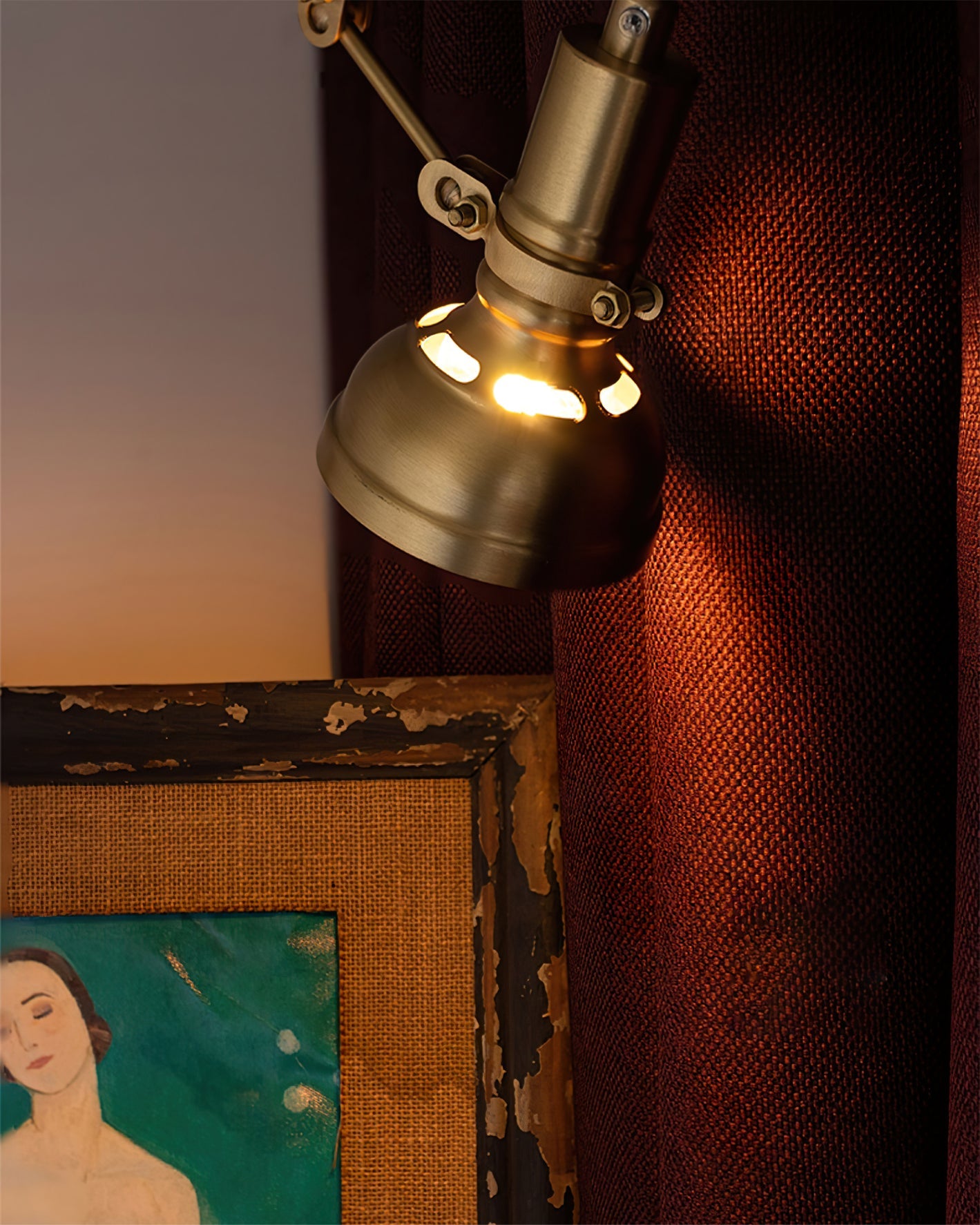 Kane Wandlamp met Zwenkarm – Houten Wandlamp met Messing Afwerking