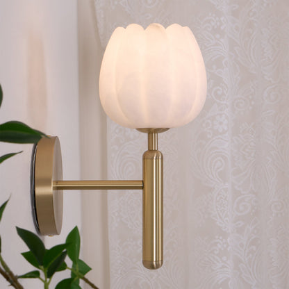 Mian – Wandlamp van Messing met Alabaster Bloem