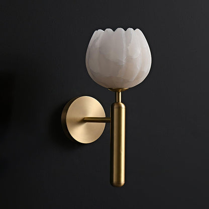 Mian – Wandlamp van Messing met Alabaster Bloem