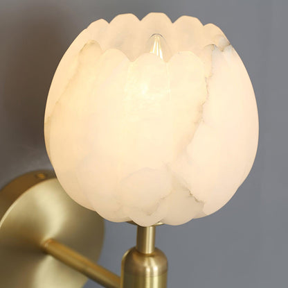Mian – Wandlamp van Messing met Alabaster Bloem