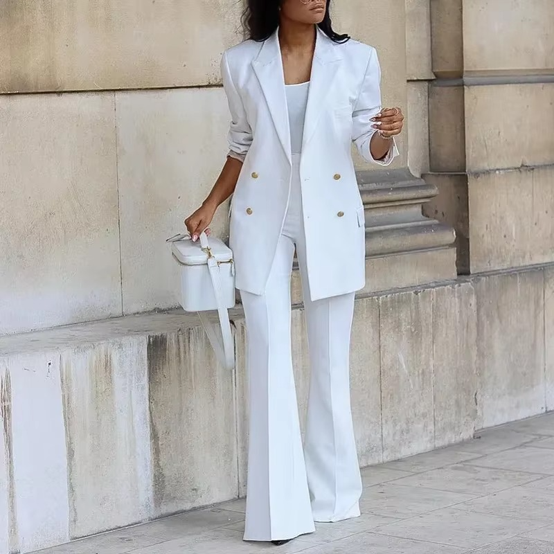 Eleganter Damenblazer mit Knopfverschluss & ausgestellte Hose – Zweiteiliges Set für jede Jahreszeit