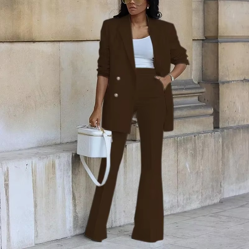 Eleganter Damenblazer mit Knopfverschluss & ausgestellte Hose – Zweiteiliges Set für jede Jahreszeit