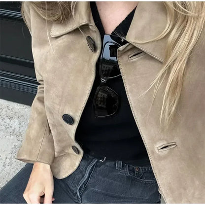 Dames Suède Jas – Korte Stijl met Knopen en Tailored Pasvorm