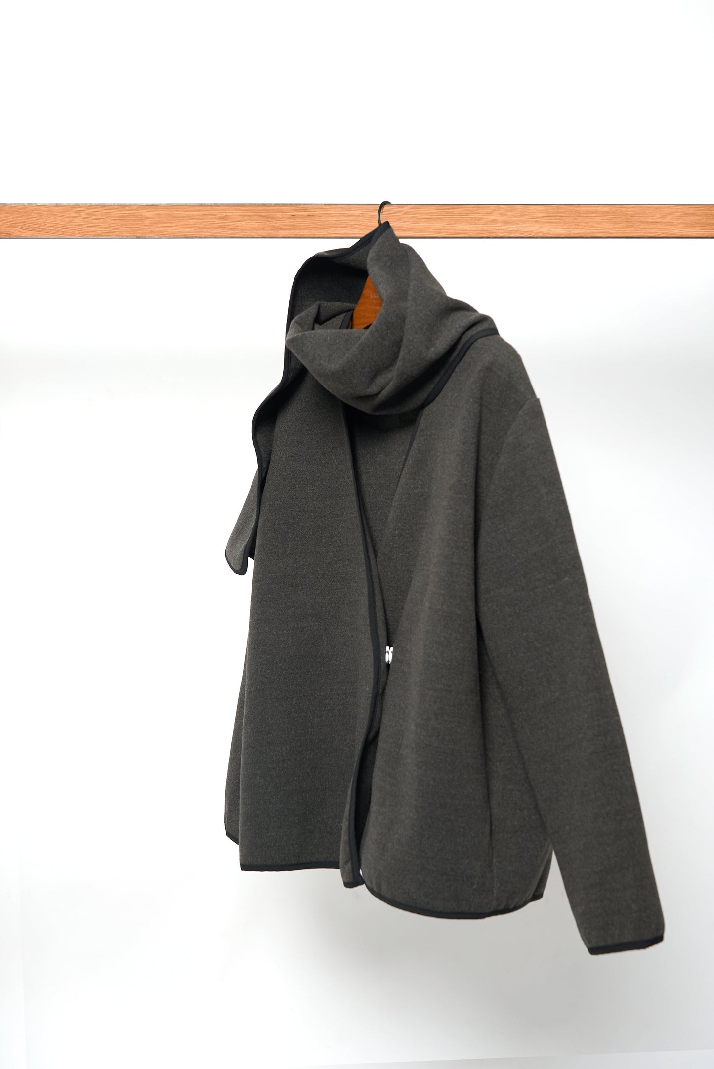 Kurzer Damenmantel im französischen Stil mit Schal – Elegantes & minimalistisches Design