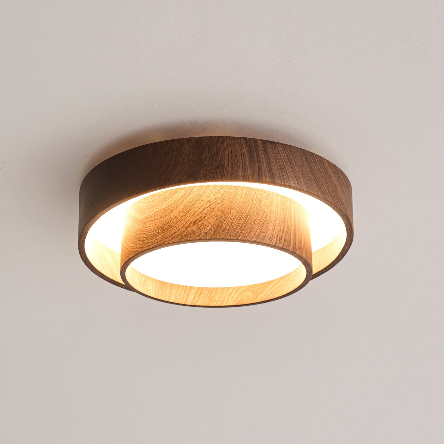 Vaako Deckenleuchte in Walnussfarbe – Moderne LED Lampe mit Holzoptik-Finish
